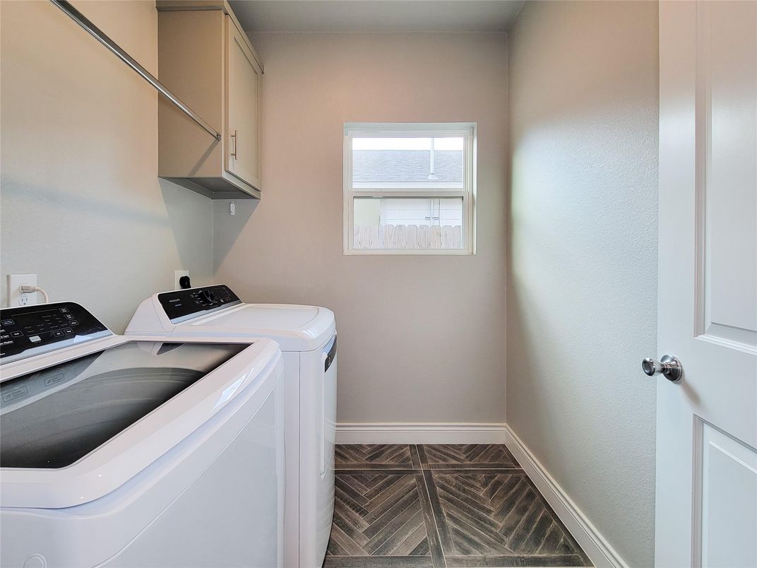 Interior, Washer, Wood Texture Flooring