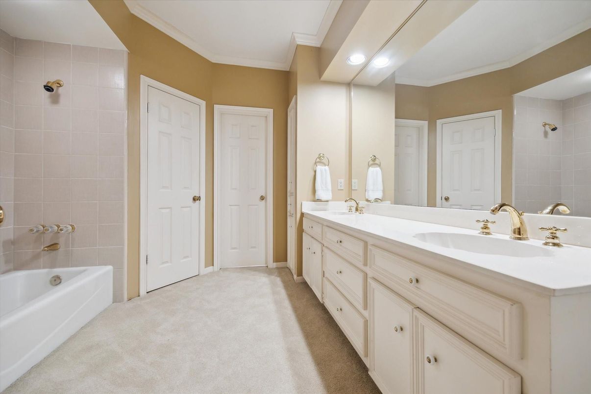 Bathroom, Dual Sink Vanities, Interior, Recessed Lighting