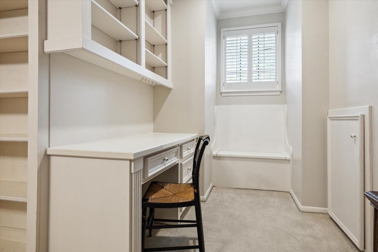 Home Office, Interior