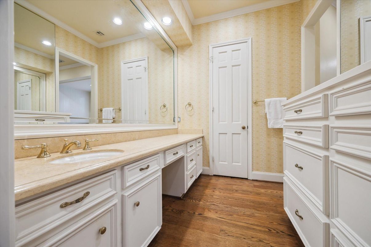 Bathroom, Dual Sink Vanities, Interior, Recessed Lighting, Wood Texture Flooring