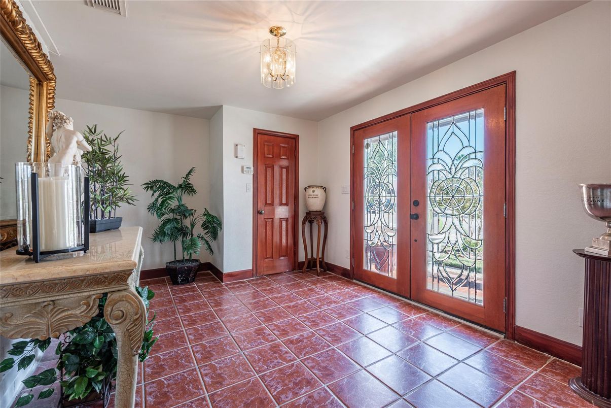 Chandelier, Empty room, Interior