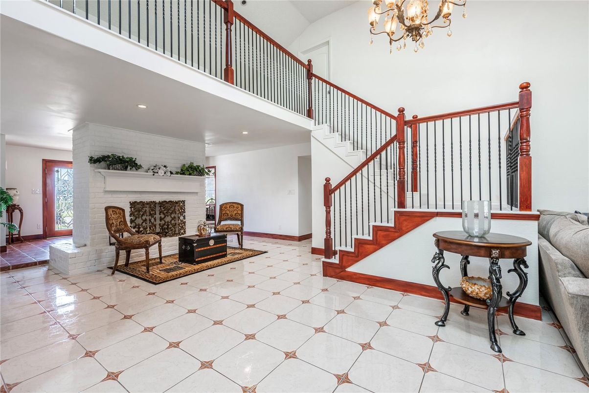 Chandelier, Fireplace, Interior, Recessed Lighting