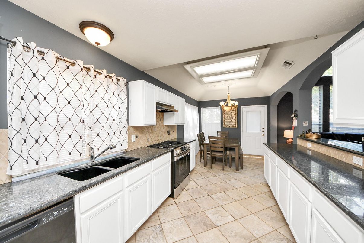 Chandelier, Dining room, Interior, Kitchen