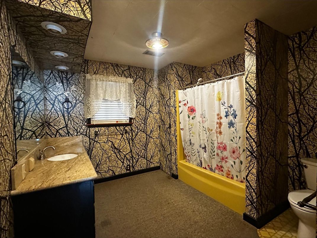 Bathroom, Interior, Recessed Lighting