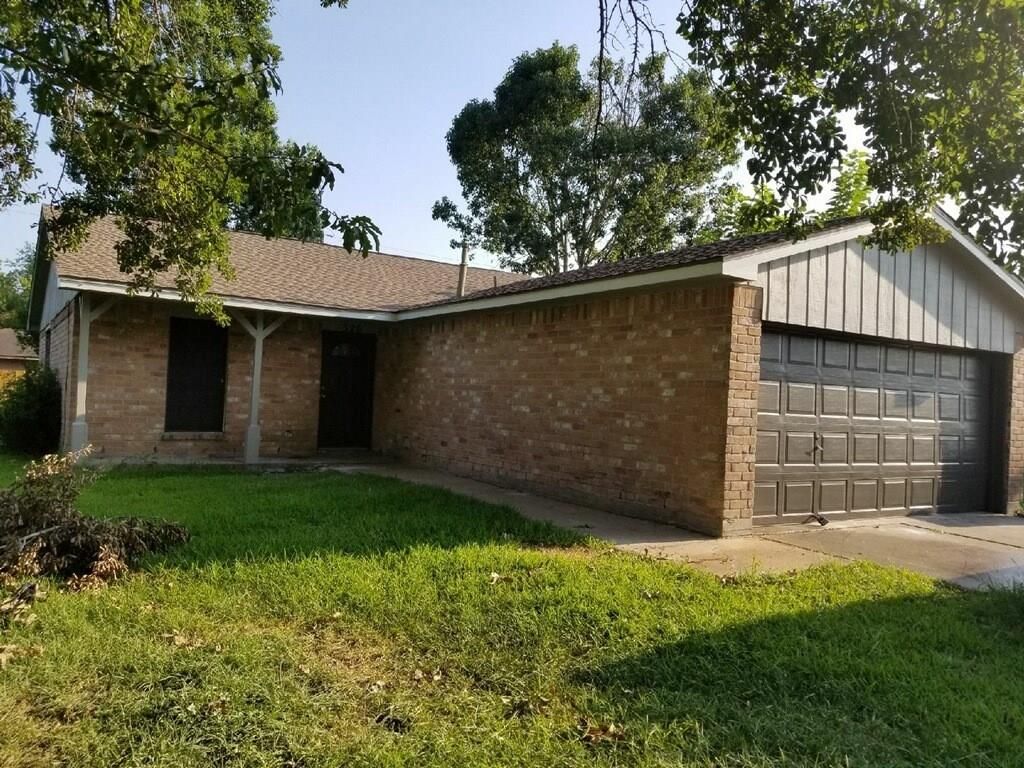 Backyard, Detached Garage, Exterior