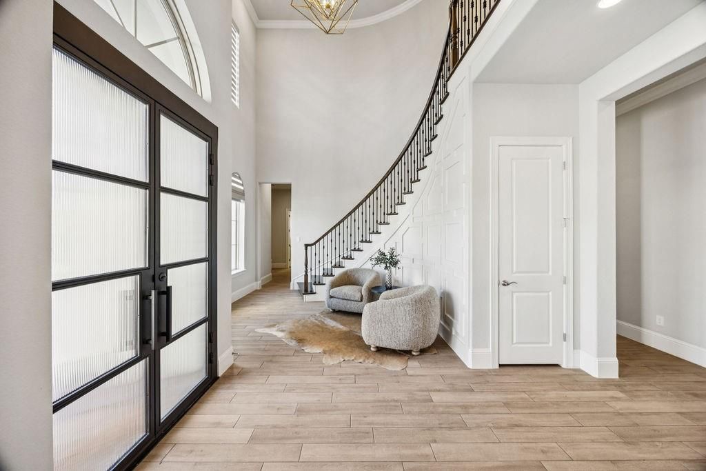 Interior, Pendant Lights, Recessed Lighting, Wood Texture Flooring