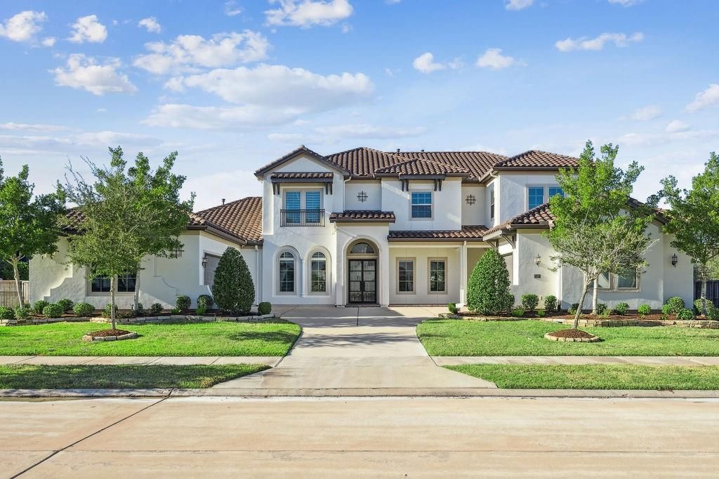 Exterior, Facade, Mediterranean