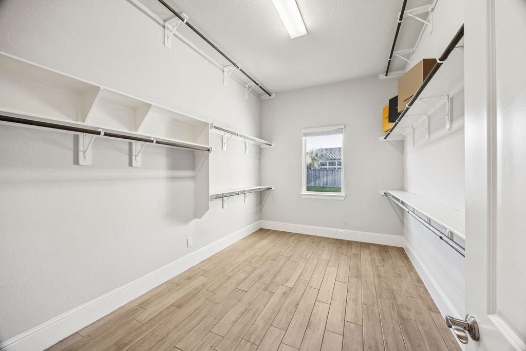 Interior, Walk-in Closets, Wood Texture Flooring