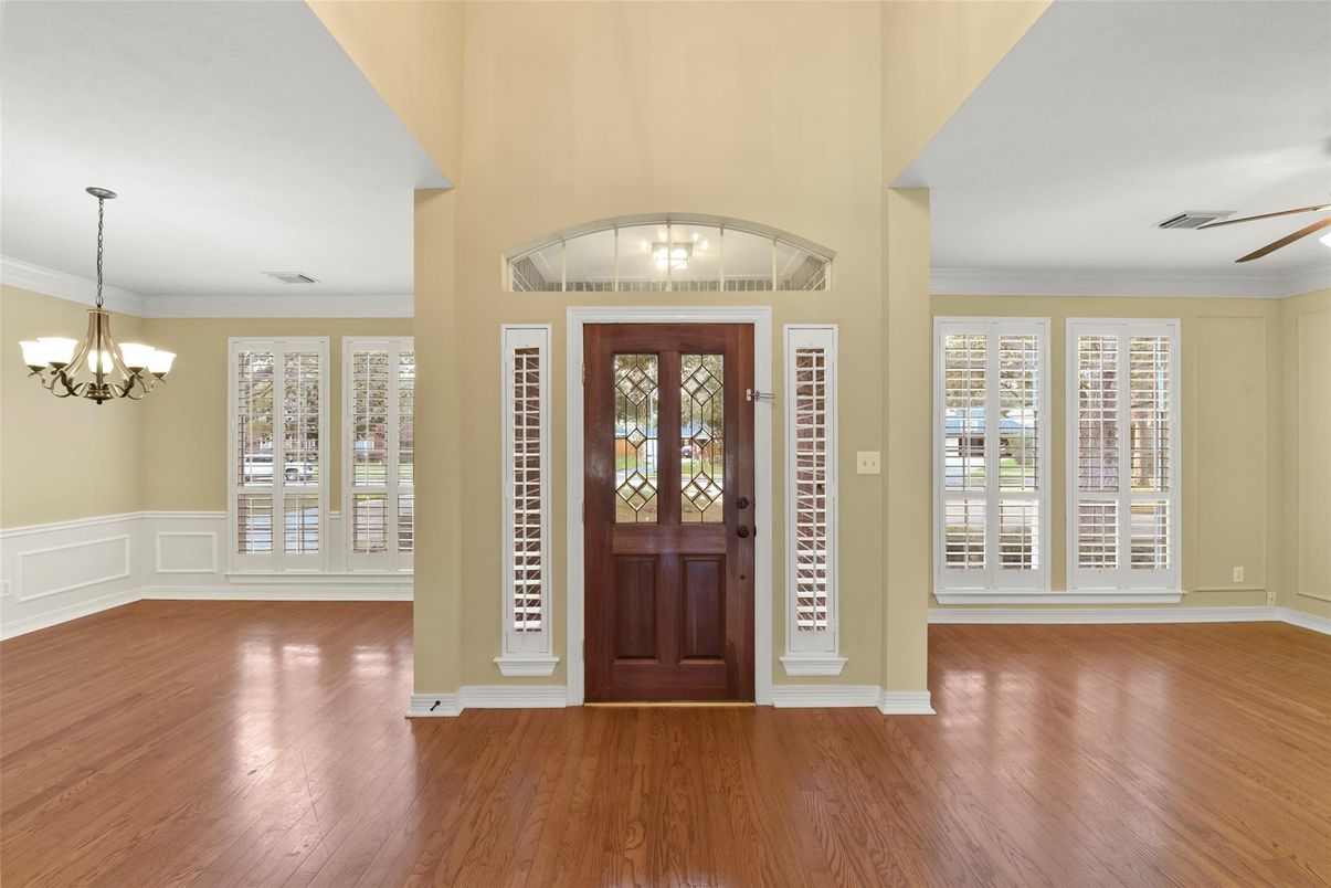 Chandelier, Interior, Wood Texture Flooring