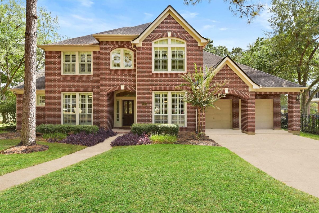 Attached, Exterior, Facade, Brick Facade, Brick Traditional