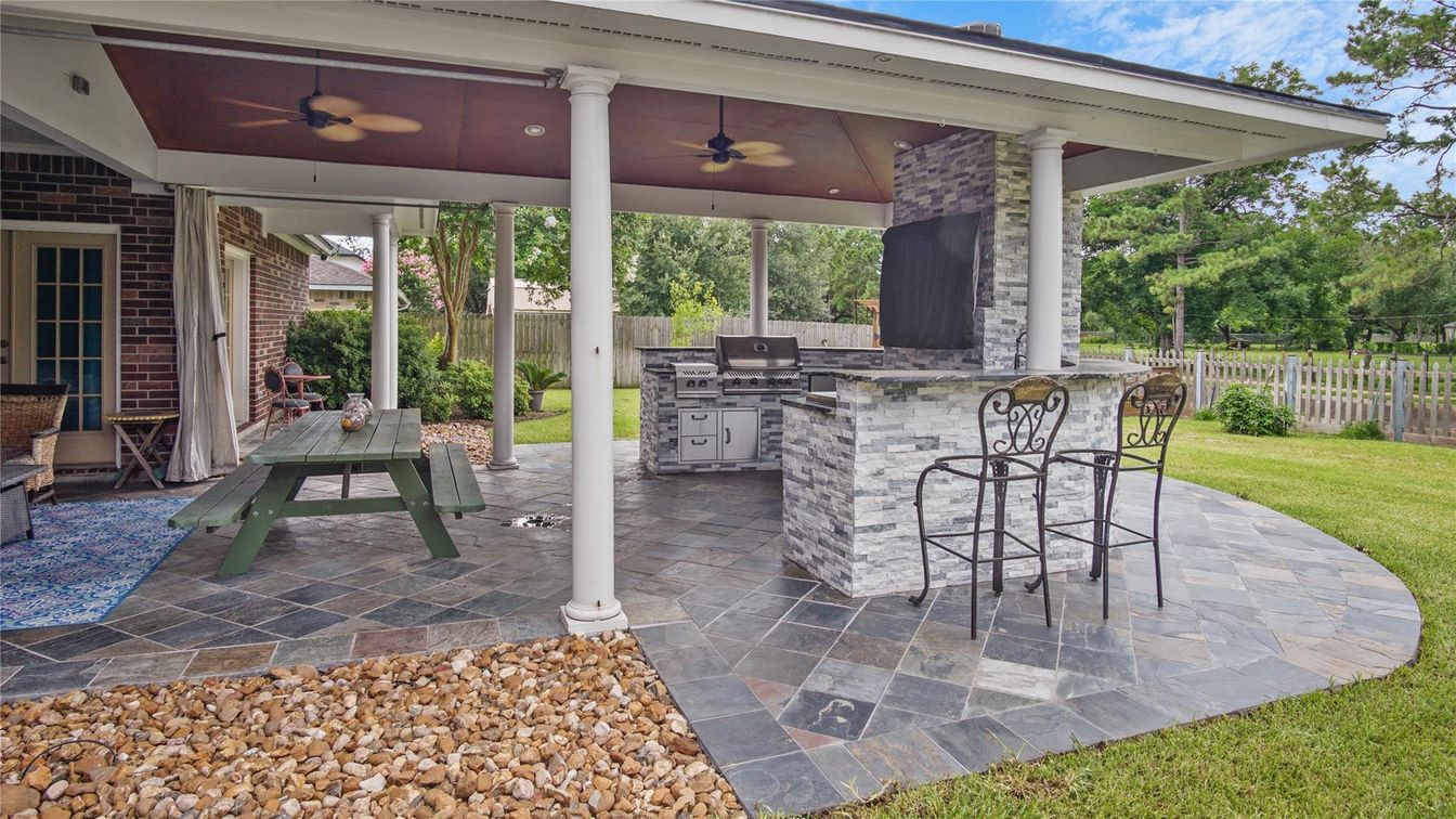 Exterior, Outdoor Kitchen