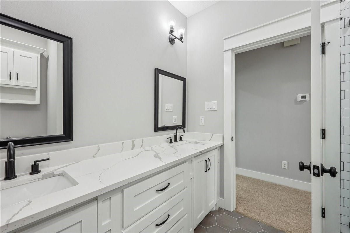 Bathroom, Dual Sink Vanities, Interior