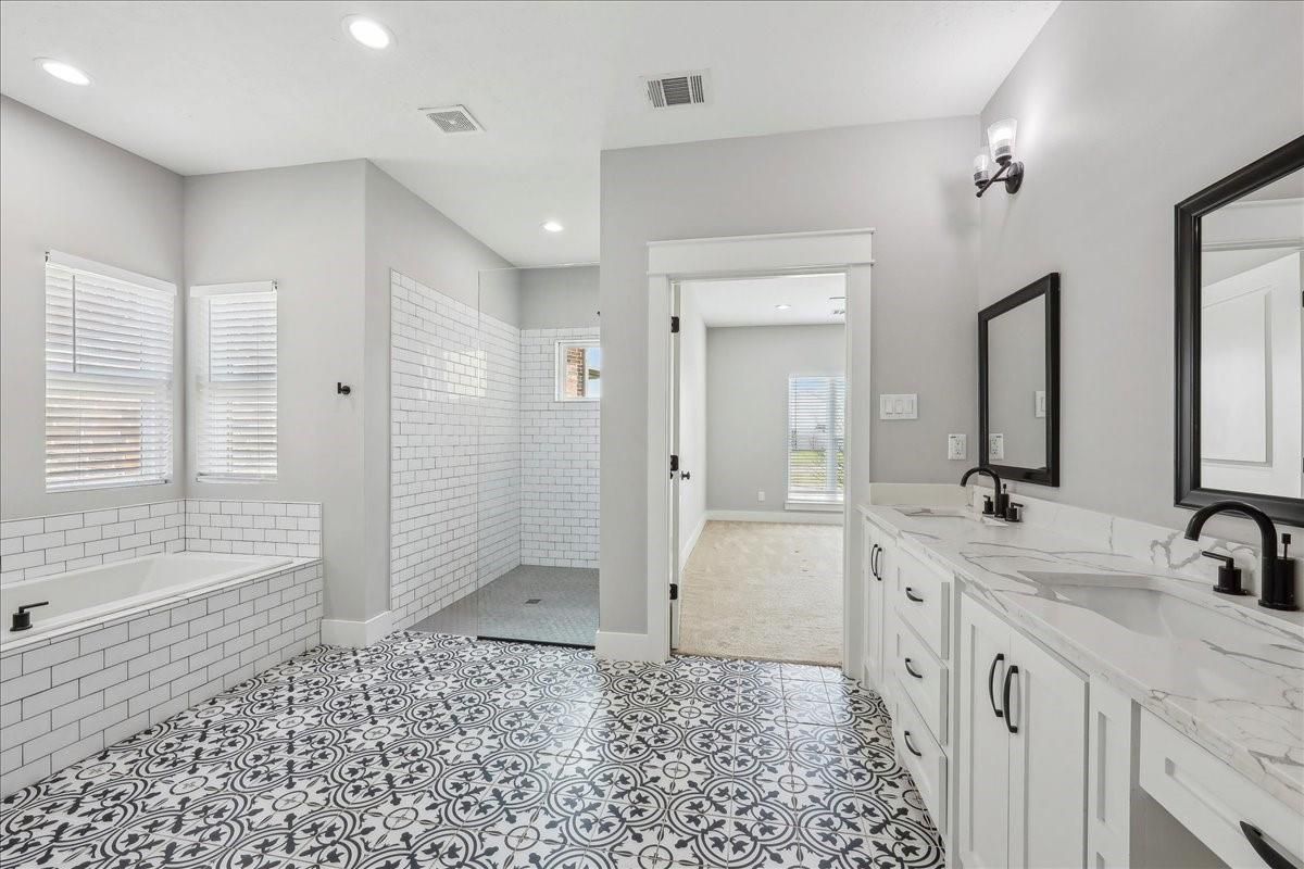 Bathroom, Dual Sink Vanities, Interior, Recessed Lighting