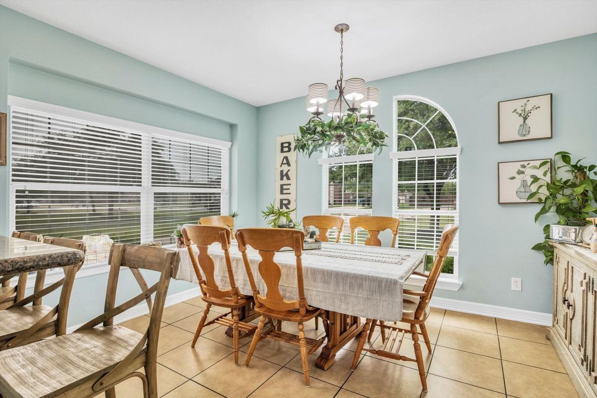 Chandelier, Dining room, Interior, Pendant Lights