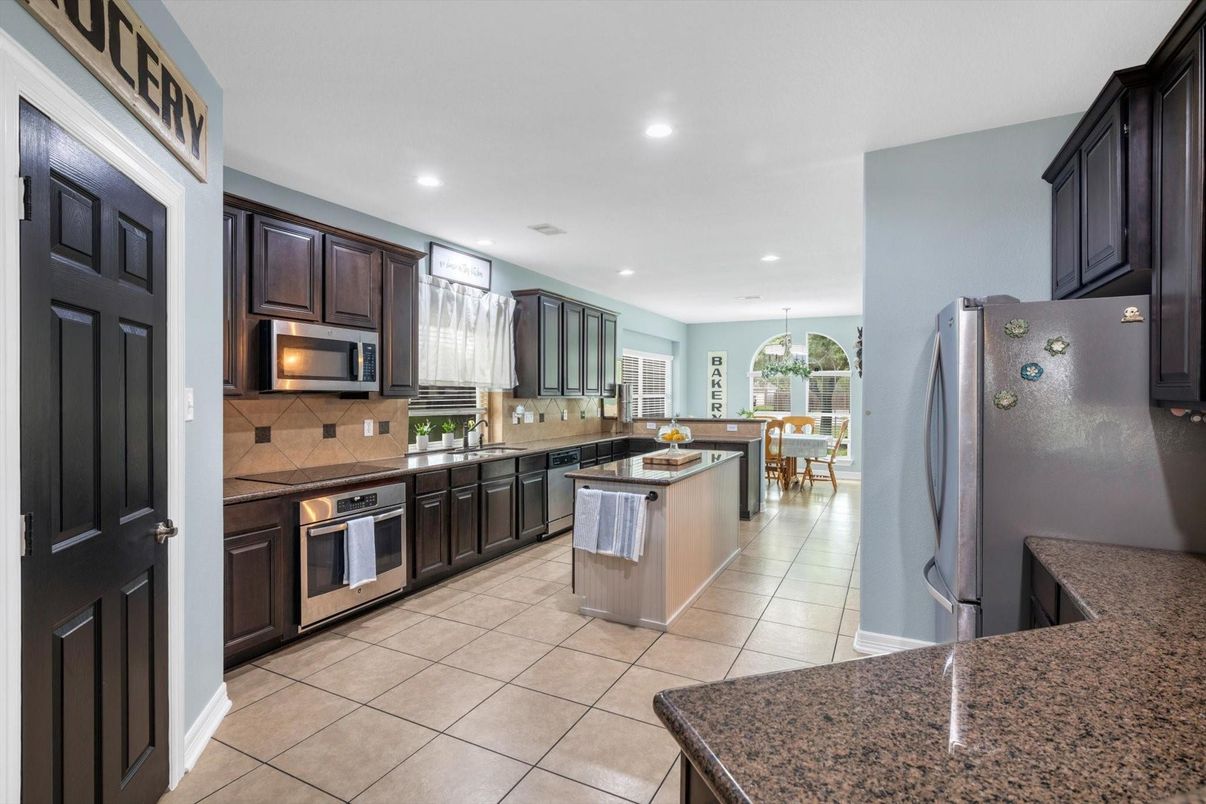 Dining room, Interior, Kitchen, Recessed Lighting, Stainless Steel Appliances