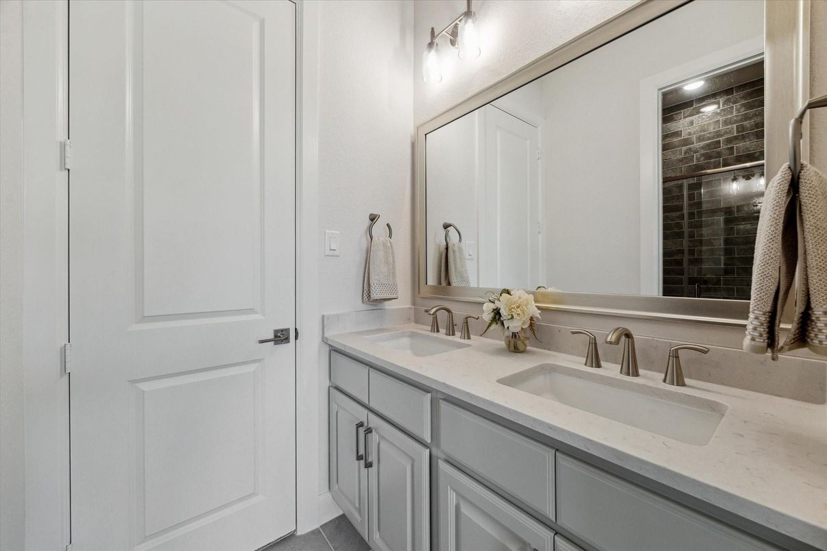 Bathroom, Dual Sink Vanities, Interior