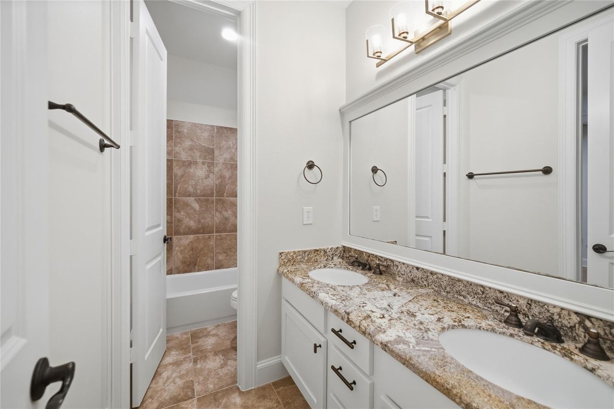 Bathroom, Dual Sink Vanities, Interior, Recessed Lighting