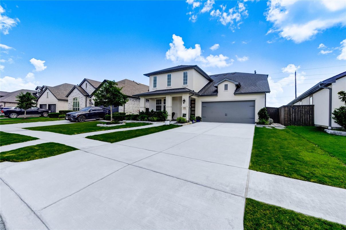 Attached, Exterior, Facade, Tudor Revival