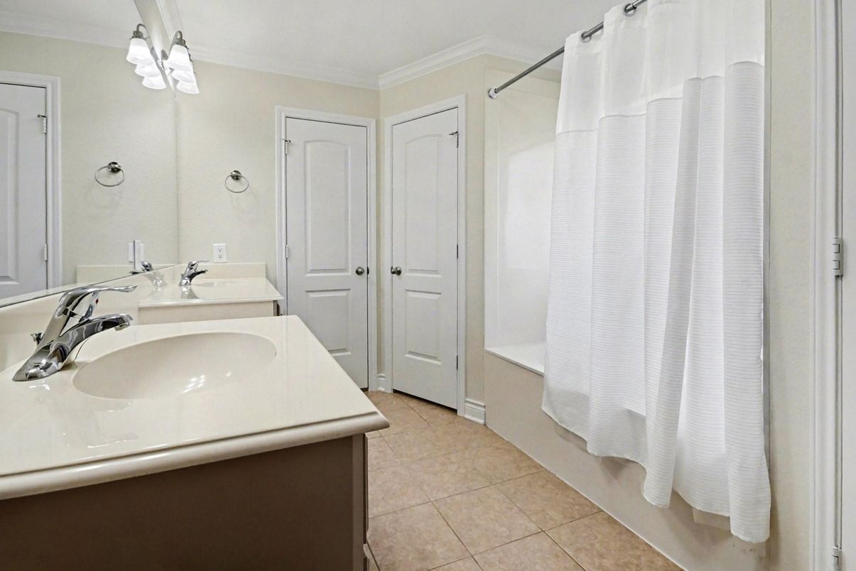 Bathroom, Dual Sink Vanities, Interior