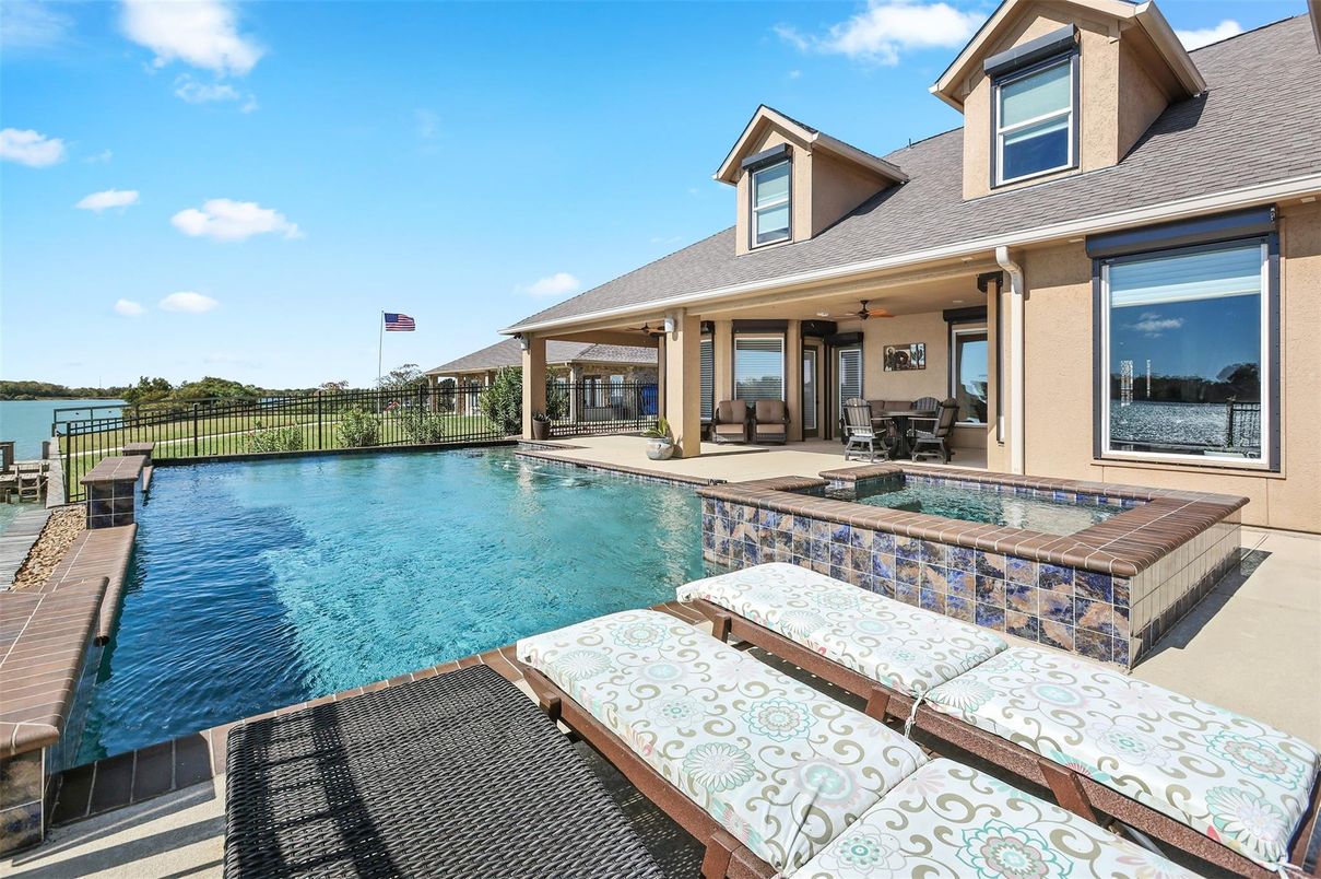 Exterior, Pool, Water