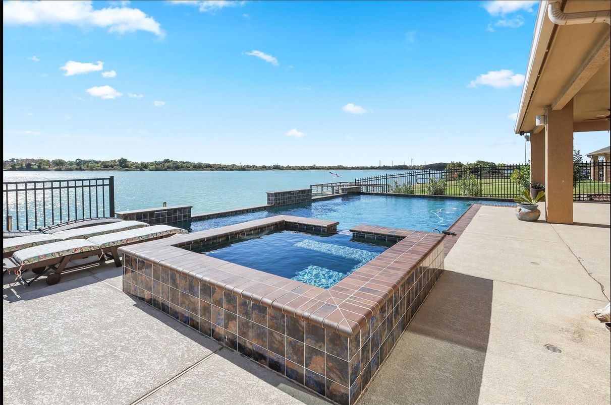 Exterior, Pool, Water