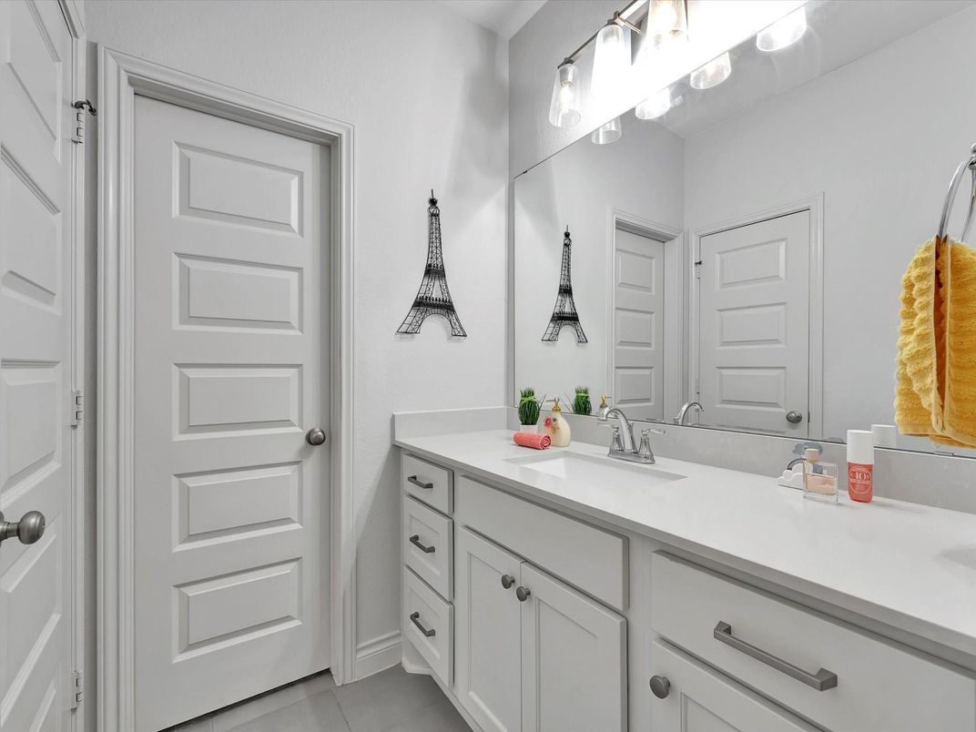 Bathroom, Dual Sink Vanities, Interior