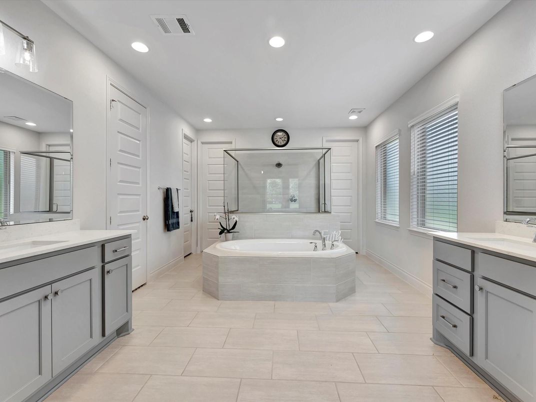Bathroom, Dual Sink Vanities, Interior, Recessed Lighting