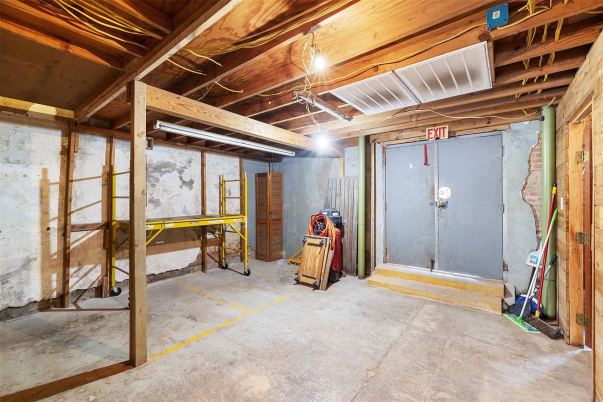 Interior, Wooden Beams