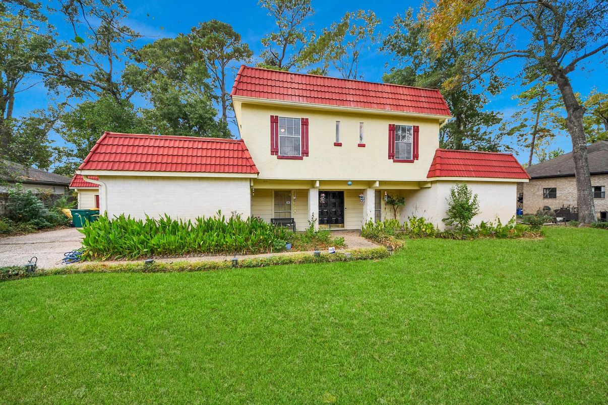 Attached, Backyard, Exterior, Facade, Split Level