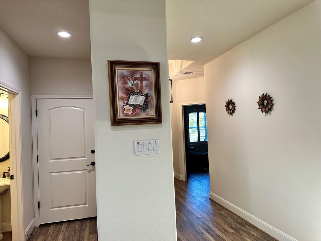 Interior, Recessed Lighting, Wood Texture Flooring