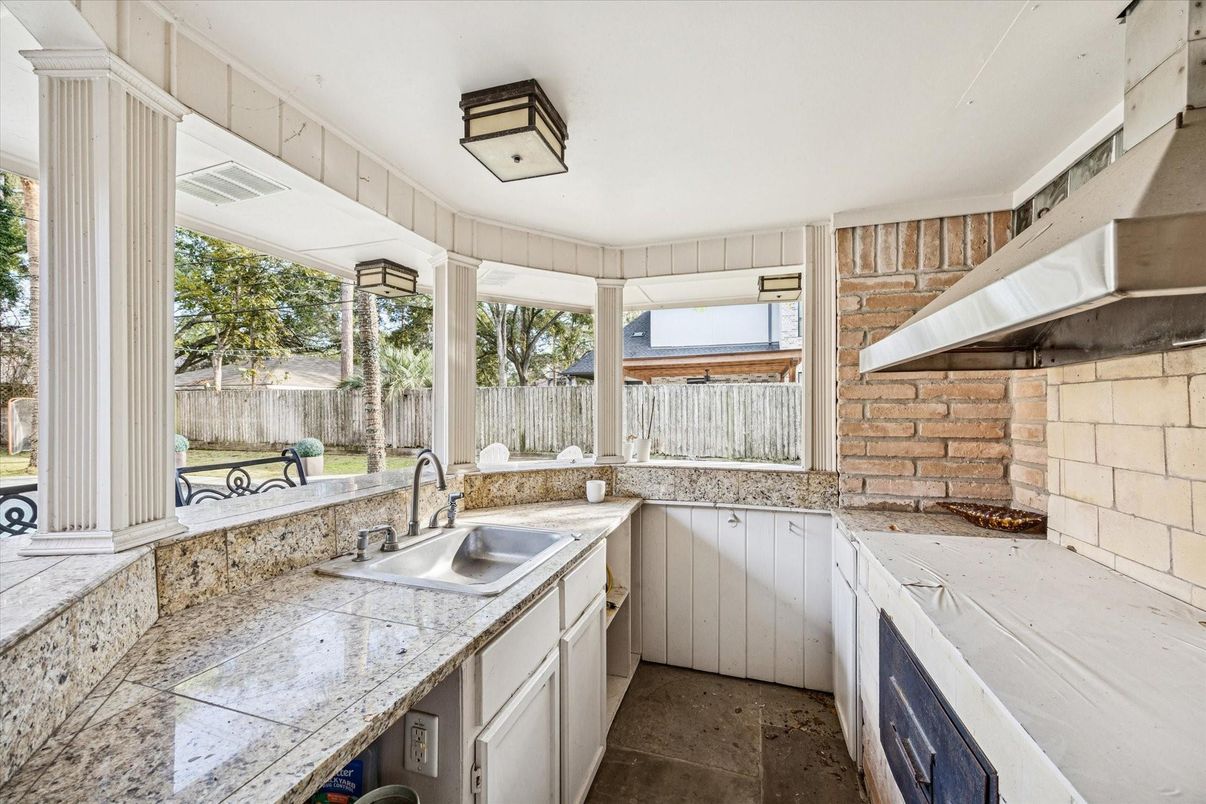 Exterior, Outdoor Kitchen