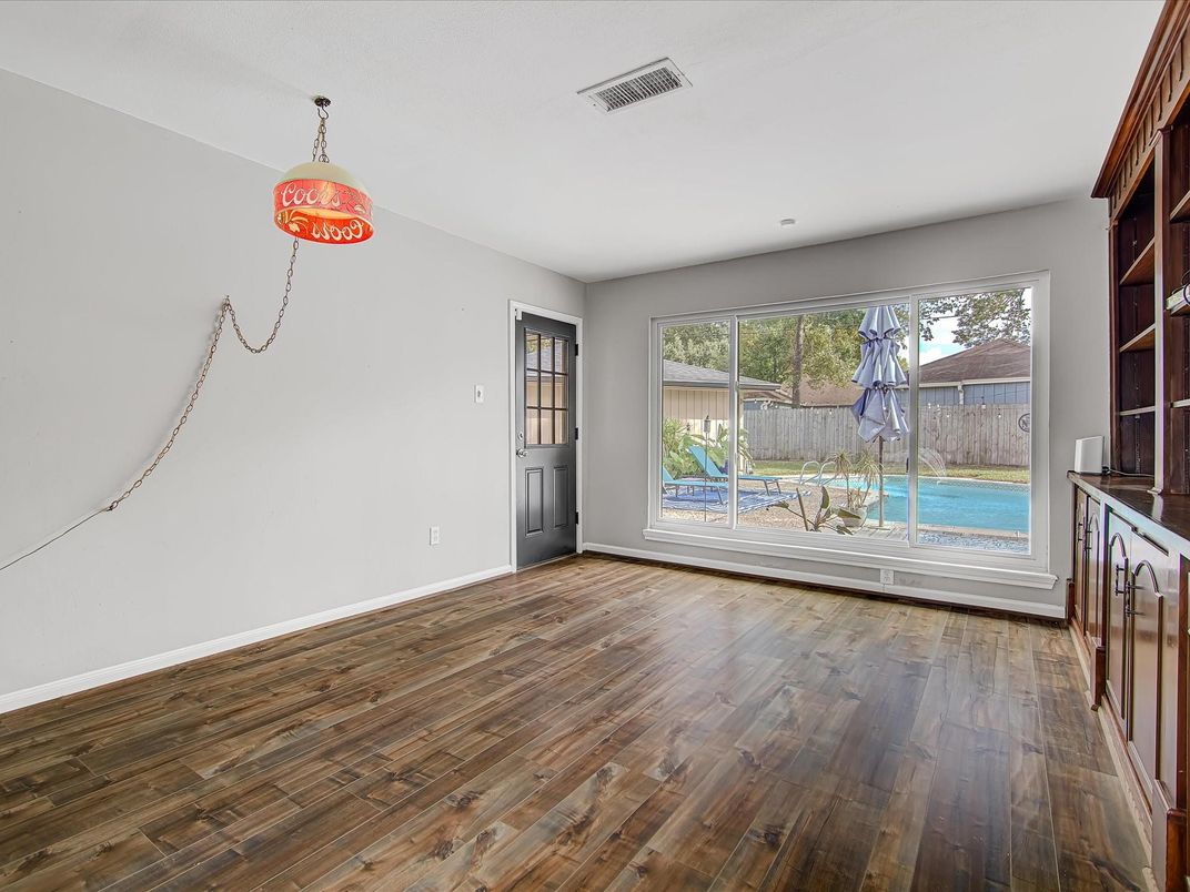 Empty room, Interior, Recessed Lighting, Wood Texture Flooring