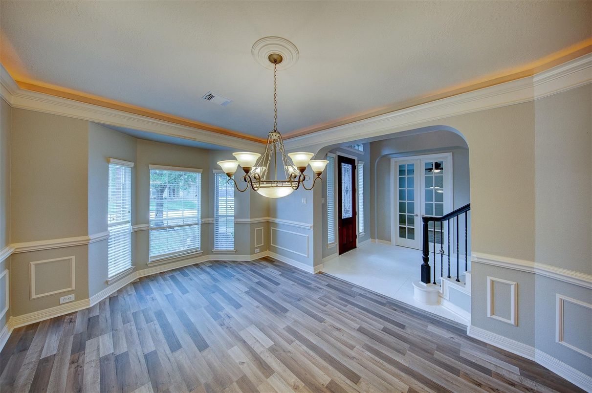 Chandelier, Empty room, Interior, Wood Texture Flooring