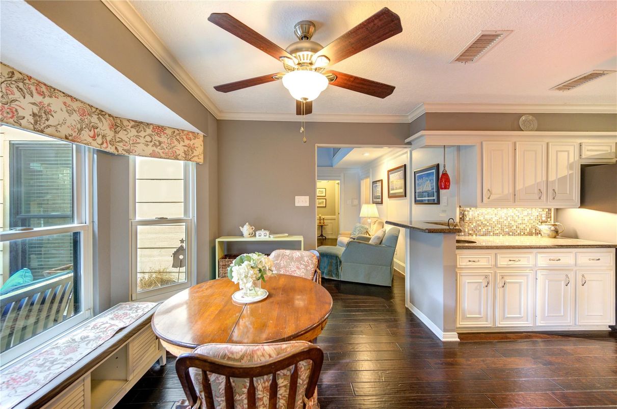 Dining room, Interior, Kitchen, Living room, Recessed Lighting, Wood Texture Flooring