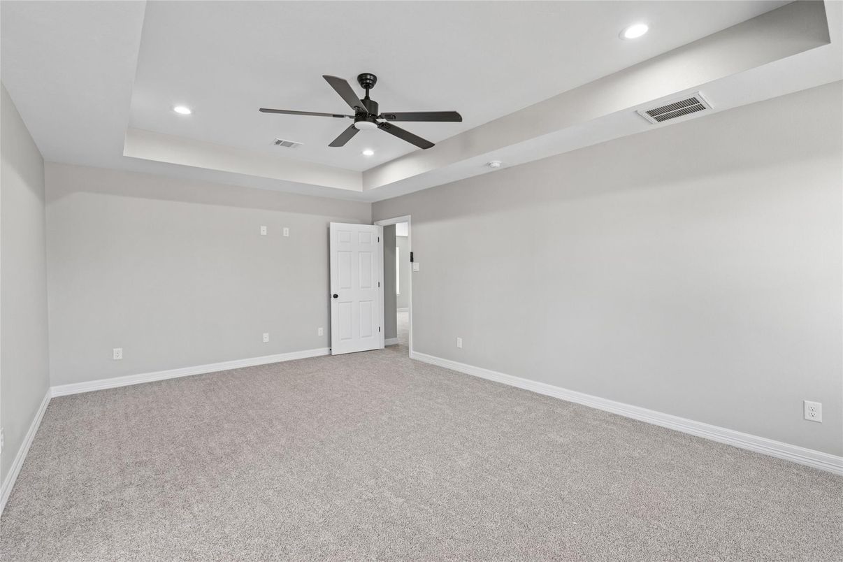 Empty room, Interior, Recessed Lighting
