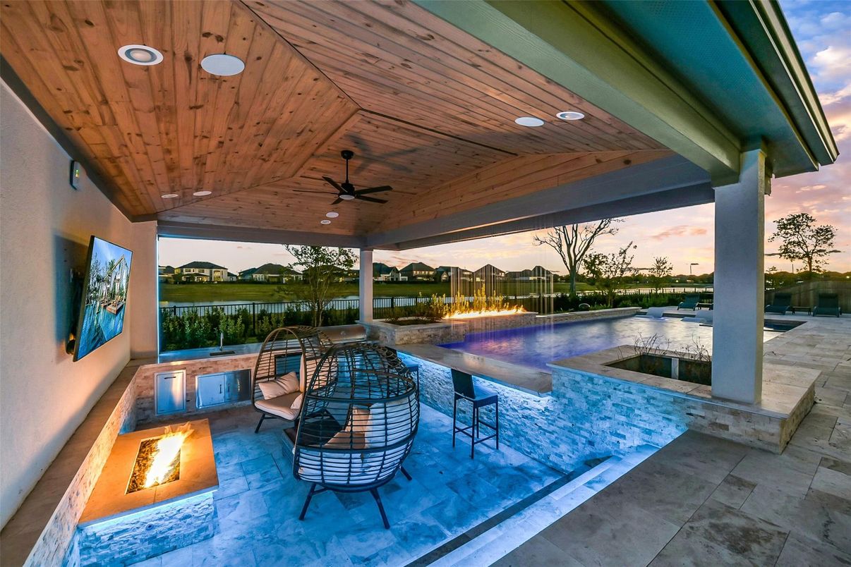 Exterior, Pool, Water