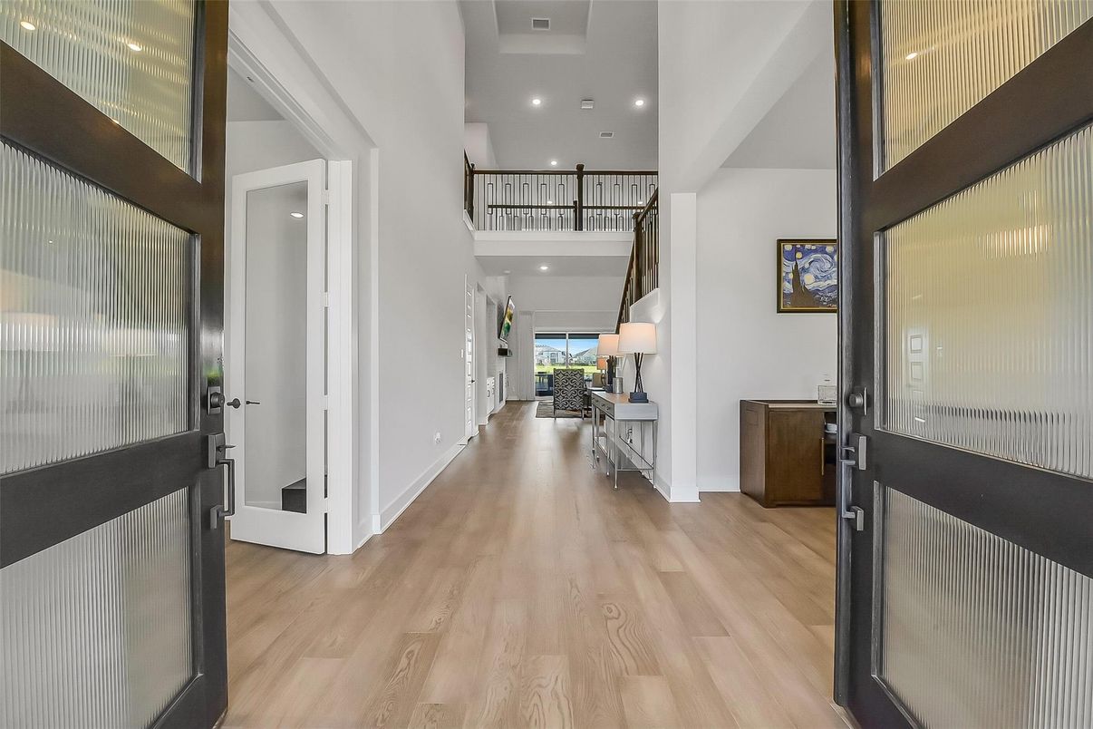 Interior, Recessed Lighting, Wood Texture Flooring