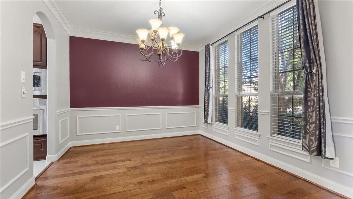 Chandelier, Empty room, Interior, Wood Texture Flooring