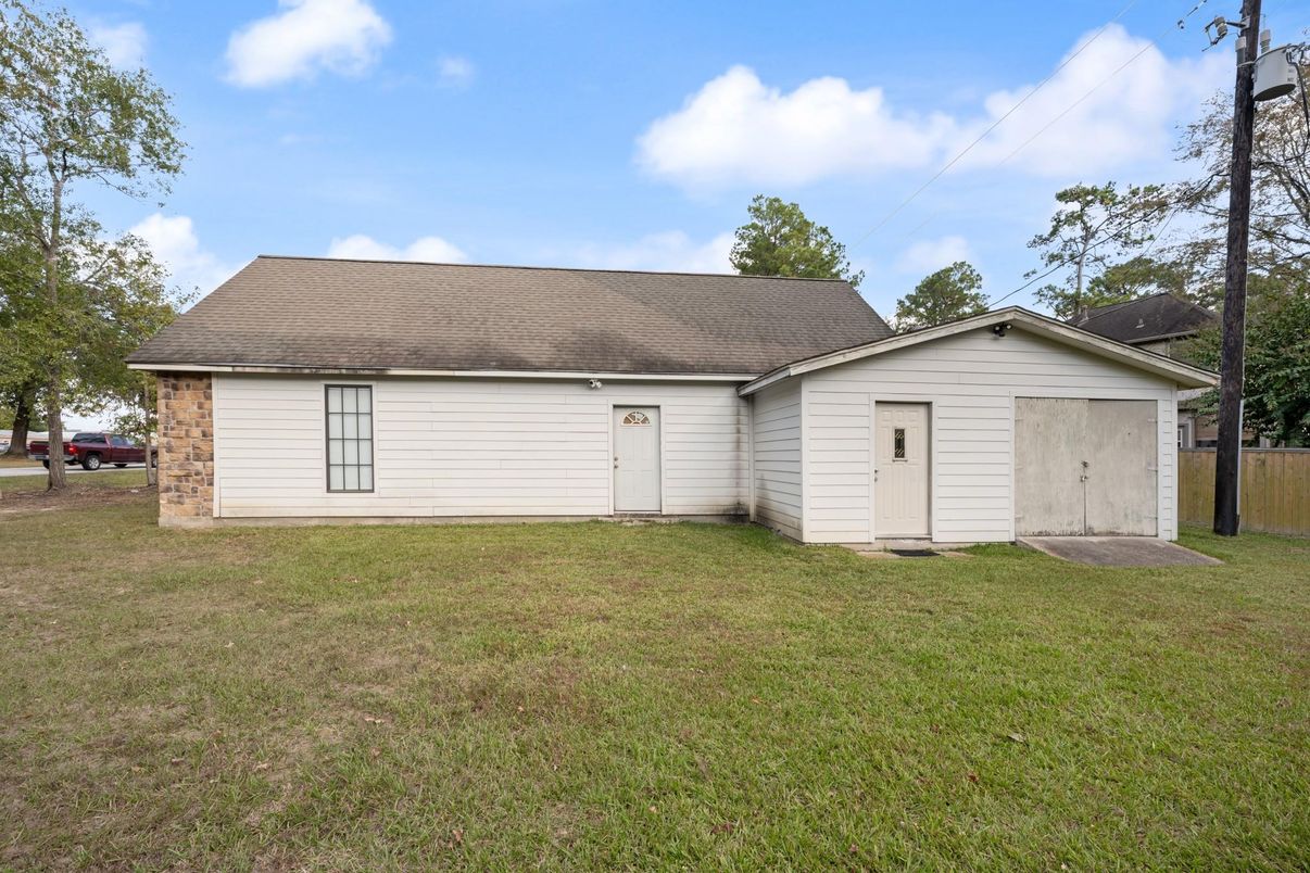 Backyard, Detached Garage, Exterior