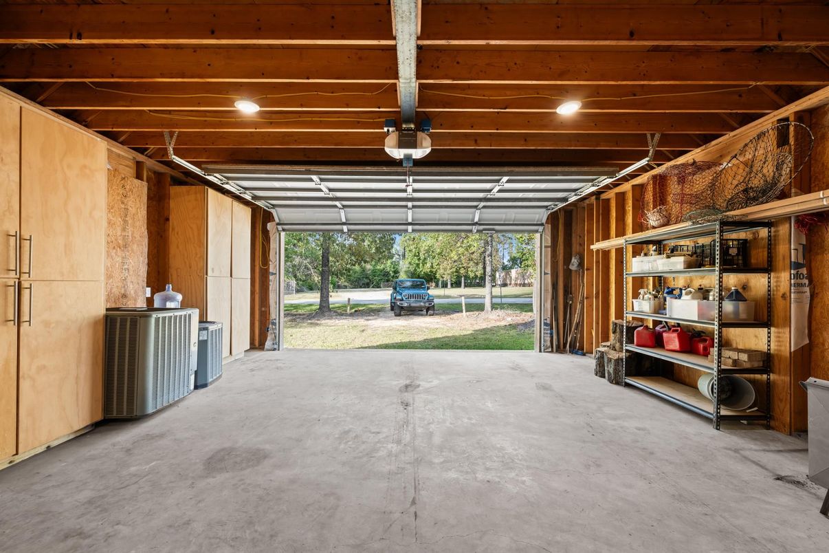 Garage, Interior, Wooden Beams