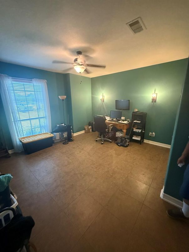 Home Office, Interior