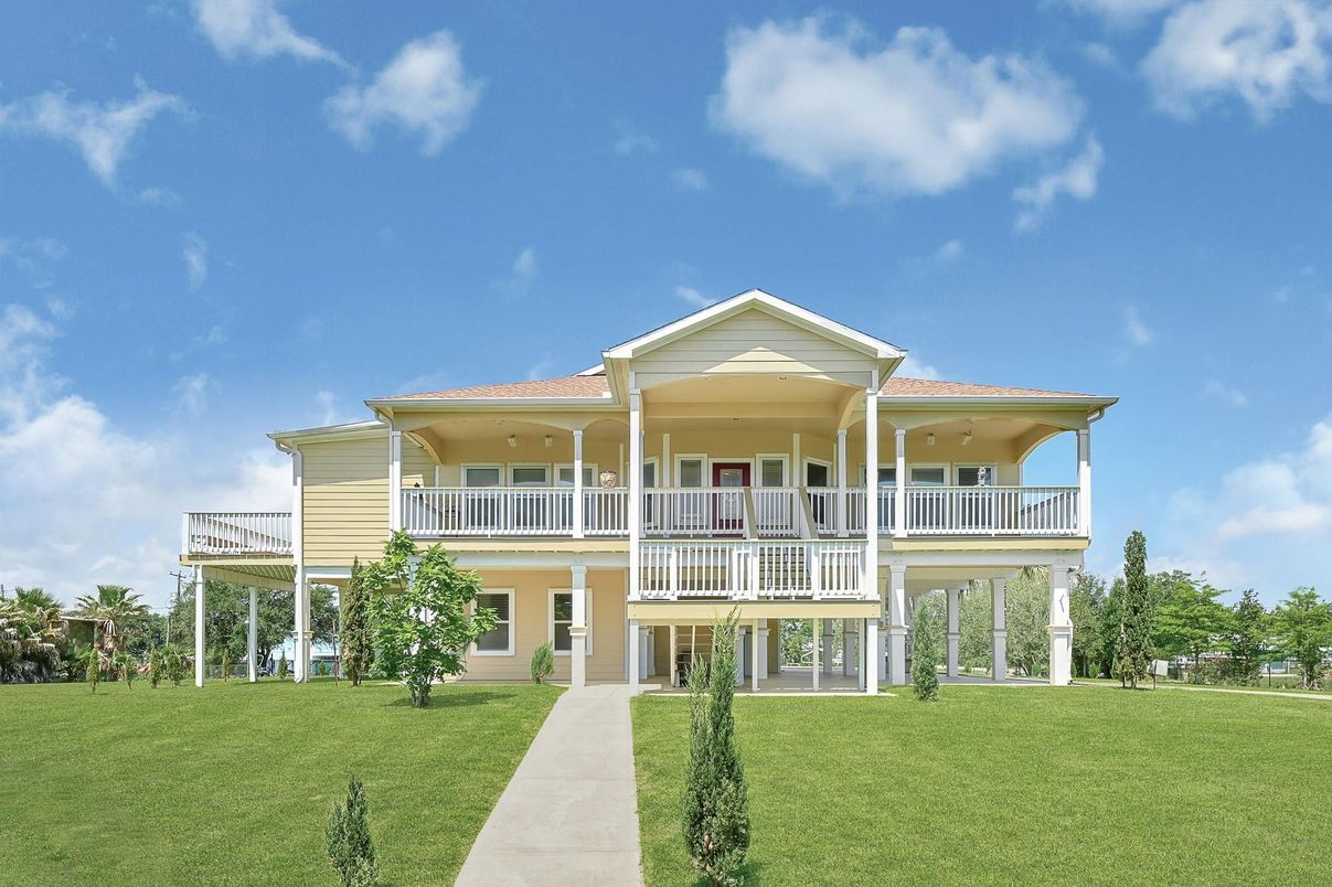 Backyard, Exterior, Facade, Mediterranean