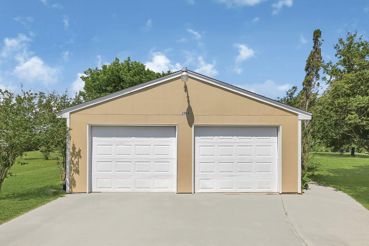 Detached Garage, Exterior