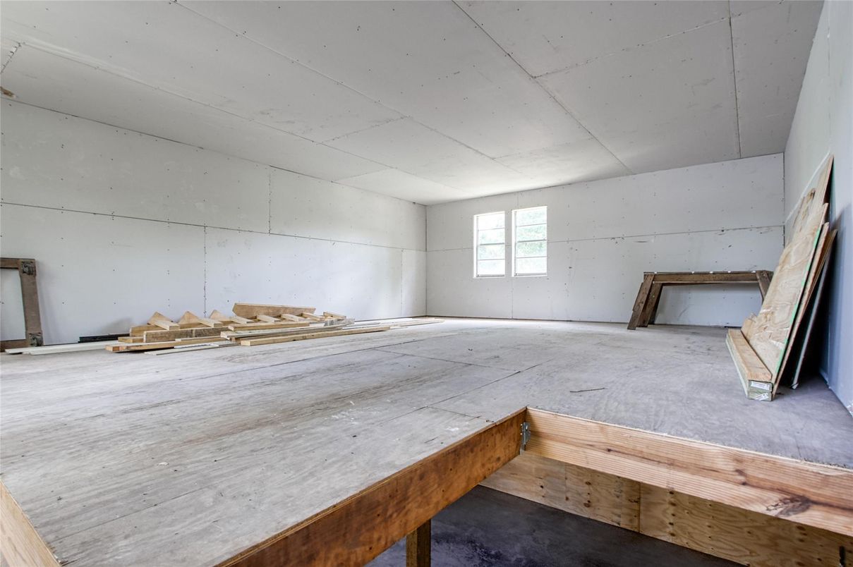 Empty room, Interior