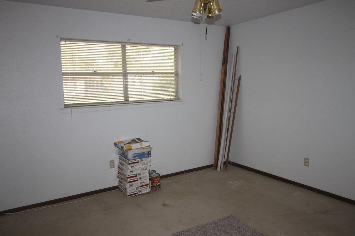 Empty room, Interior