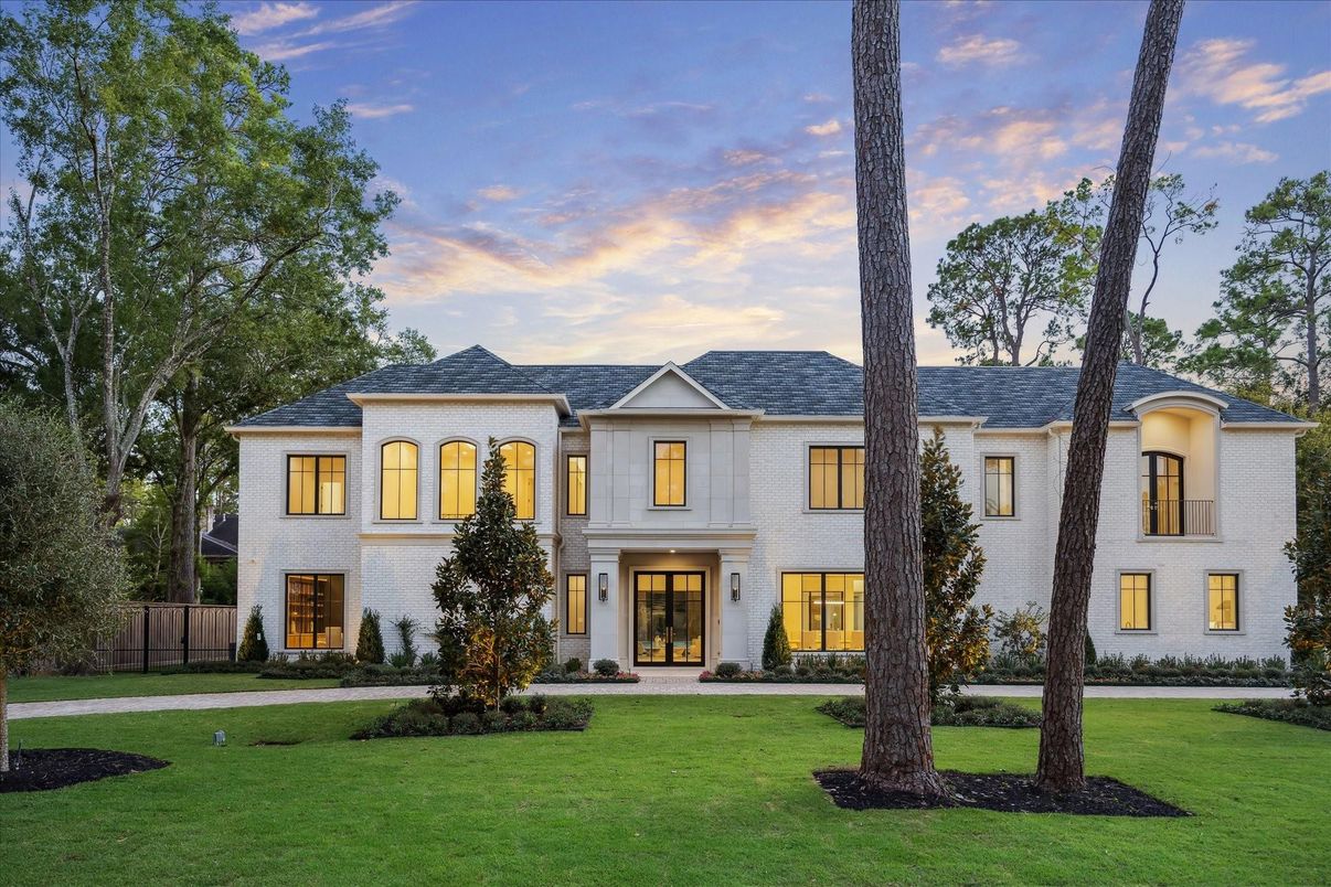 Exterior, Facade, French Provincial