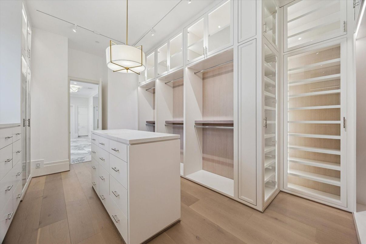 Interior, Pendant Lights, Recessed Lighting, Walk-in Closets, Wood Texture Flooring