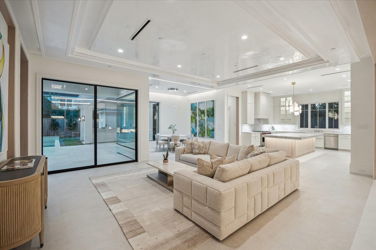 Interior, Kitchen, Living room, Pendant Lights, Recessed Lighting, Stainless Steel Appliances