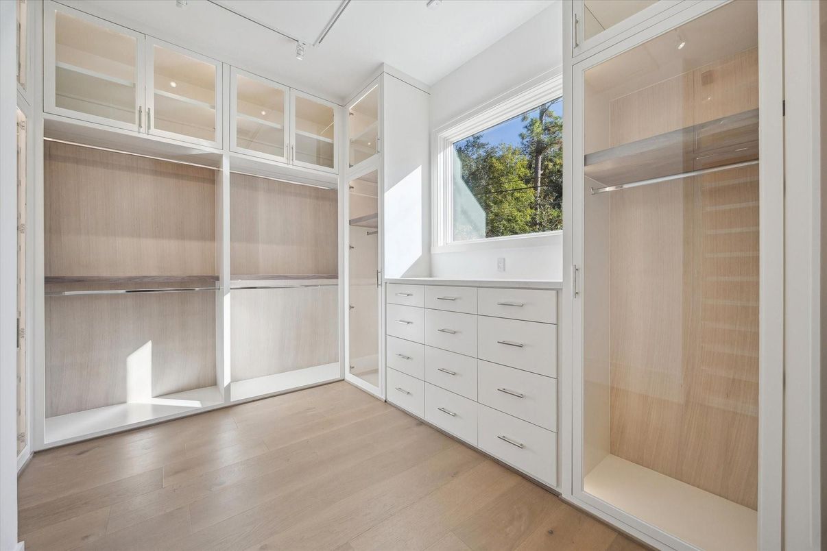 Interior, Walk-in Closets, Wood Texture Flooring