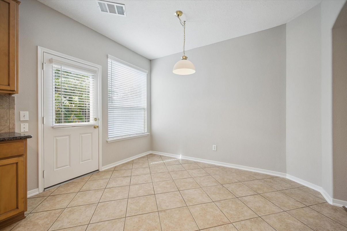 Empty room, Interior, Pendant Lights
